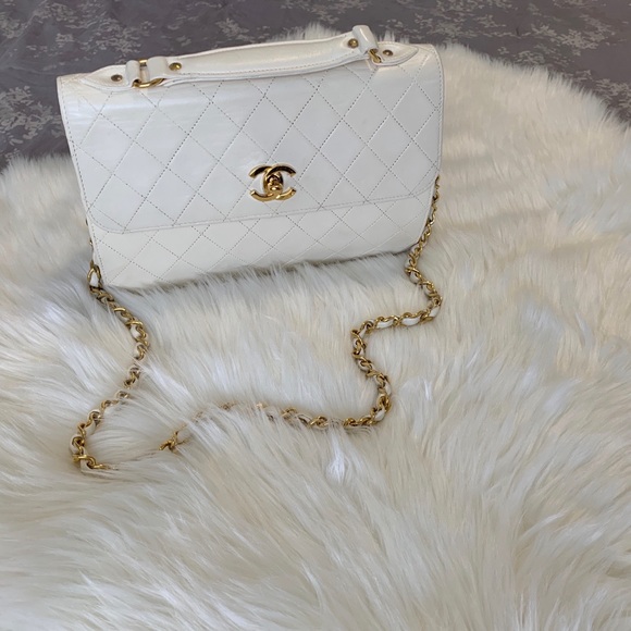 CHANEL Handbags - CHANEL Classic Lambskin Vintage Flap Bag